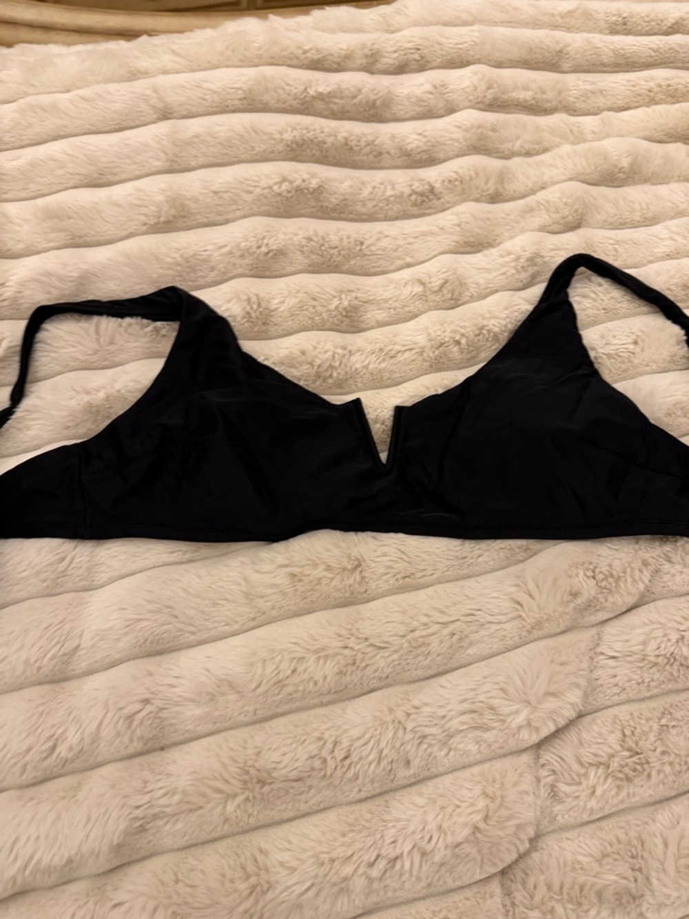 Abercrombie & Fitch Black V-Notch Wireless Bralette